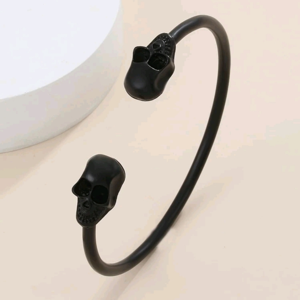 Black double skull open bangle bracelet NEW